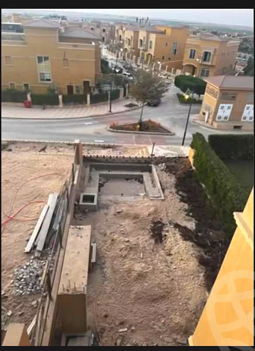https://aqarmap.com.eg/en/listing/7162896-for-sale-cairo-el-sheikh-zayed-city-compounds-royal-meadows