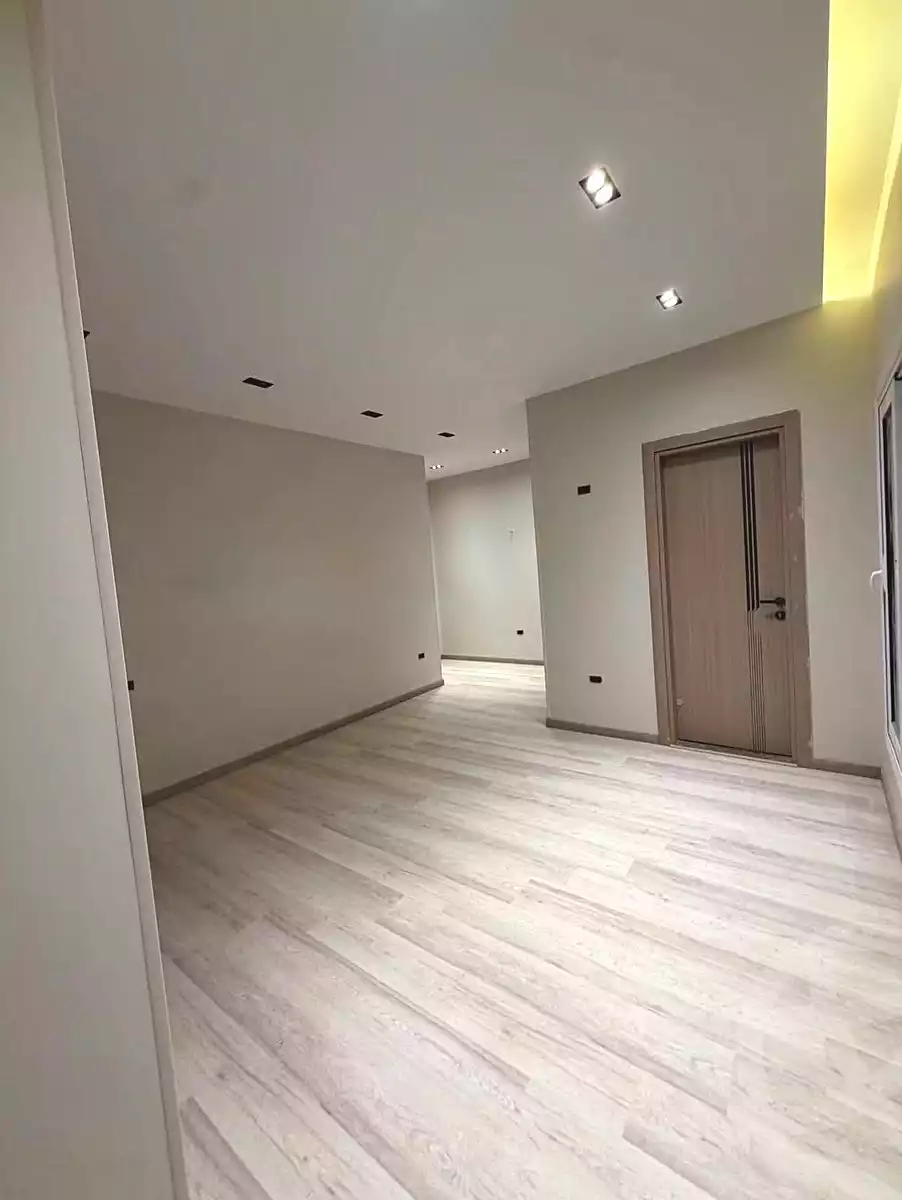 https://aqarmap.com.eg/ar/listing/7130928-for-sale-cairo-el-sheikh-zayed-city-el-hay-el-thaleth-ashaer