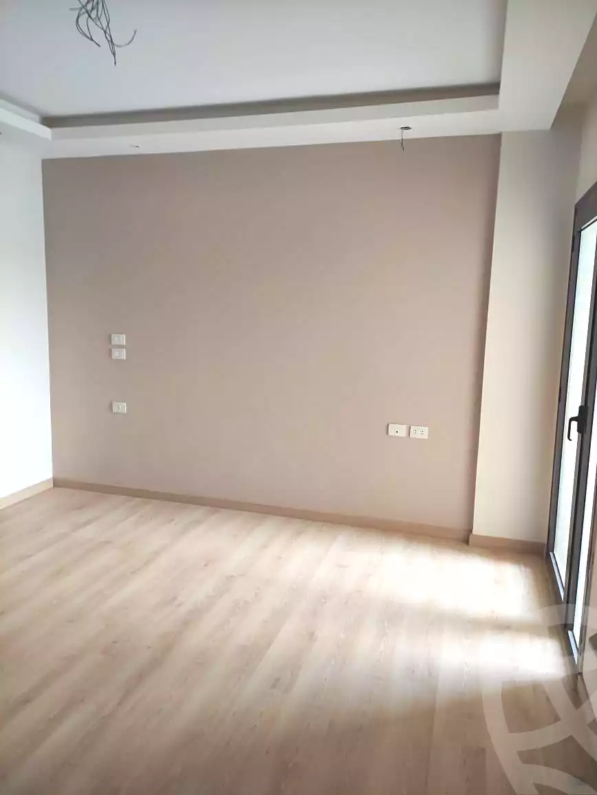 https://aqarmap.com.eg/en/listing/7165343-for-sale-cairo-el-sheikh-zayed-city-compounds-dh-drys