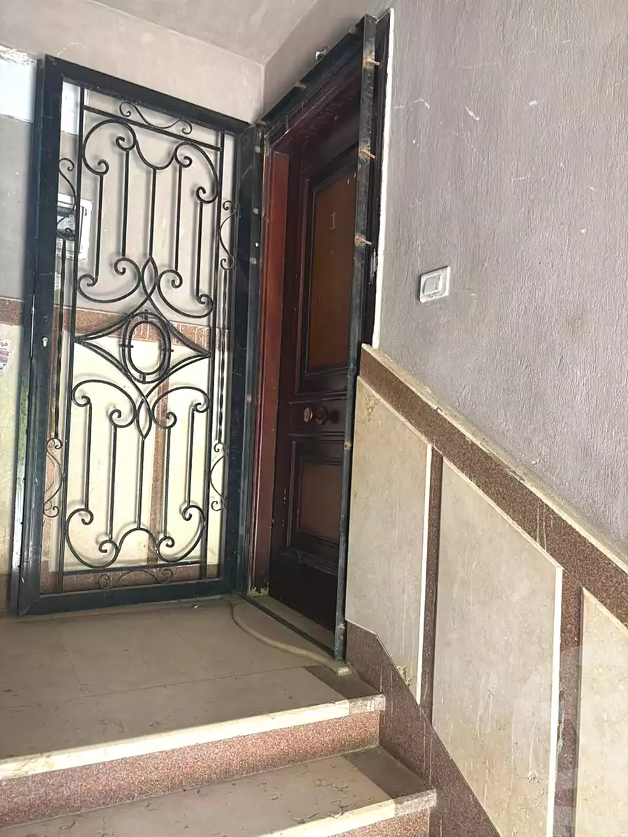 https://aqarmap.com.eg/ar/listing/7165951-for-sale-cairo-6th-of-october-el-ahyaa-neighborhood-1st-nabil-el-sherbini-st