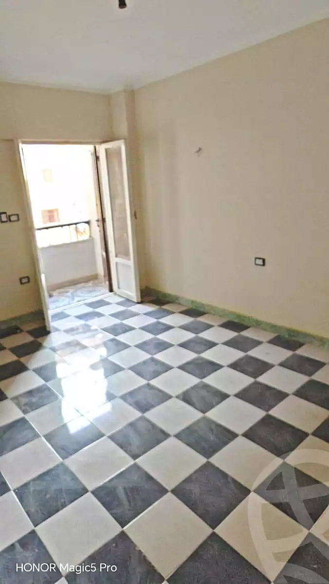 https://aqarmap.com.eg/ar/listing/7166177-for-sale-cairo-helwan-helwan-el-sharkeya-mostafa-safwat-st