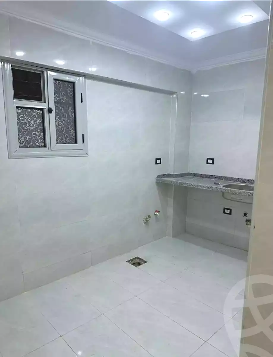 https://aqarmap.com.eg/ar/listing/7166378-for-sale-alexandria-al-agamy-el-hanouvel-radwan-st
