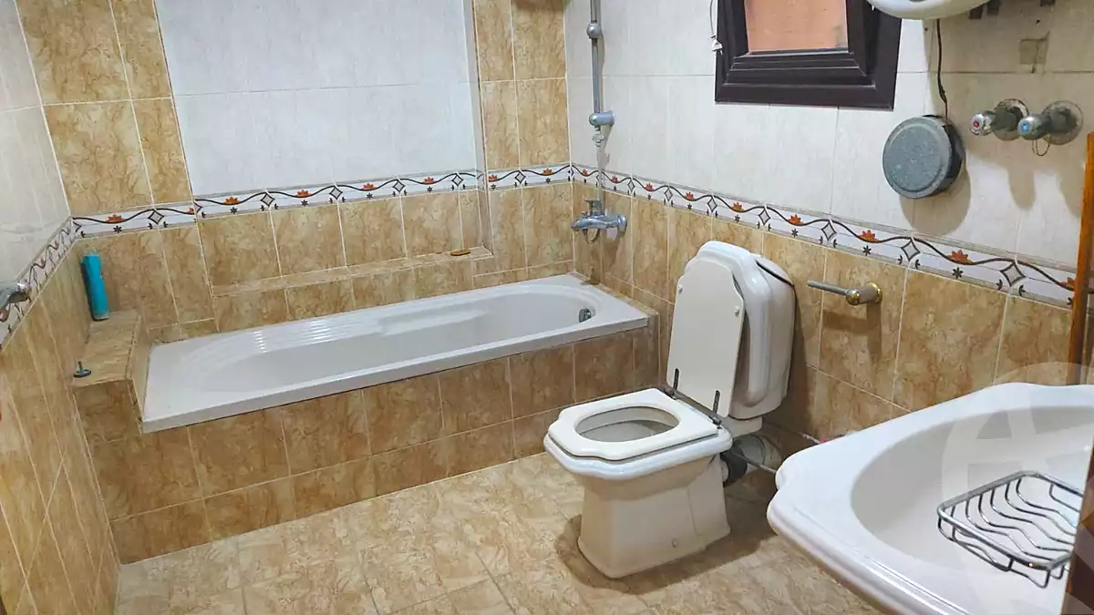 https://aqarmap.com.eg/ar/listing/7167795-for-rent-cairo-6th-of-october-el-ahyaa-neighborhood-2nd-divided-from-al-kafrawei-st