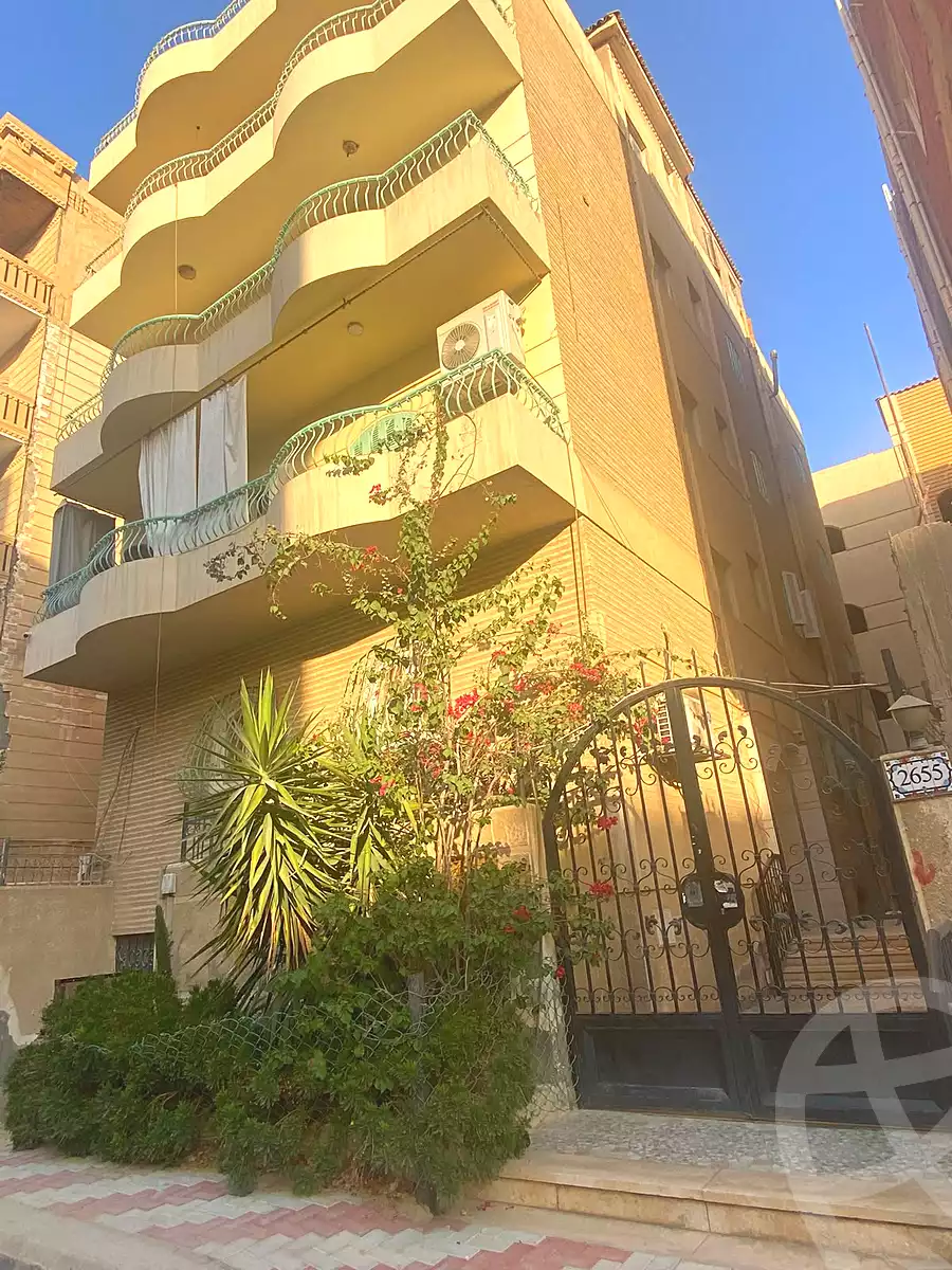 https://aqarmap.com.eg/ar/listing/7167818-for-sale-cairo-6th-of-october-el-ahyaa-neighborhood-2nd-divided-from-al-kafrawei-st