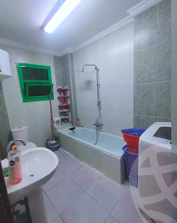 https://aqarmap.com.eg/ar/listing/7168511-for-sale-cairo-helwan-helwan-el-sharkeya-heidar-st