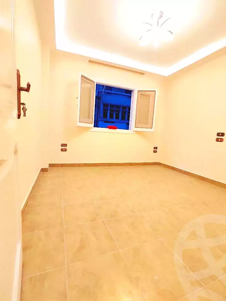 https://aqarmap.com.eg/ar/listing/7172475-for-sale-alexandria-sydy-bshr-sydy-bshr-bhry-khalil-hamada-st