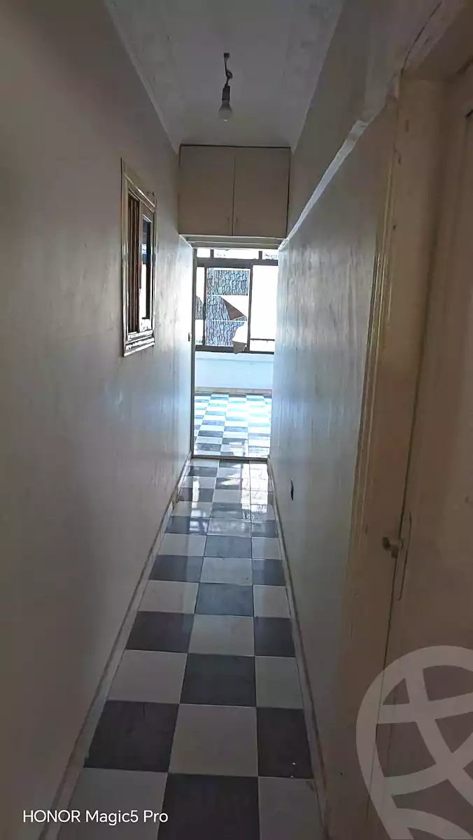 https://aqarmap.com.eg/ar/listing/7173178-for-sale-cairo-helwan-helwan-el-sharkeya-mostafa-safwat-st