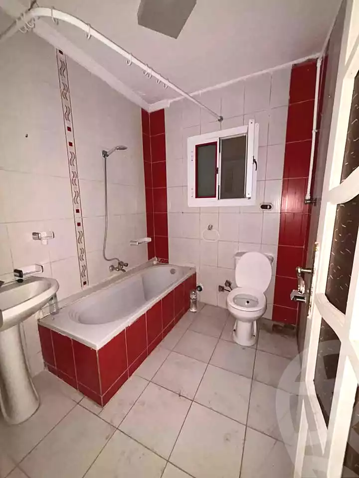 https://aqarmap.com.eg/ar/listing/7176454-for-sale-alexandria-al-agamy-lbytsh-mohamed-el-fardi-st