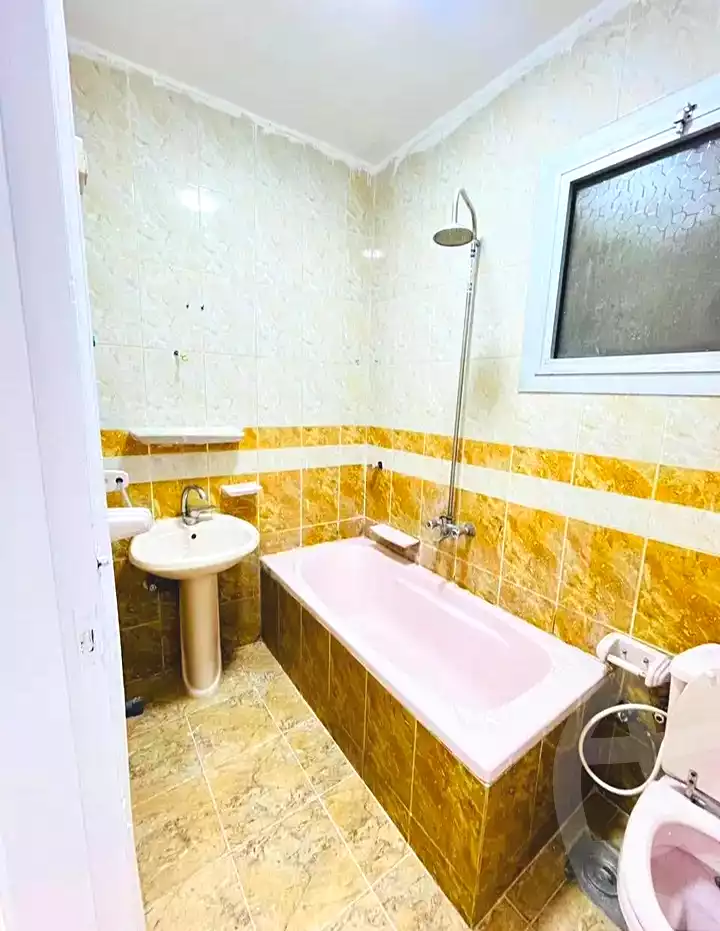 https://aqarmap.com.eg/en/listing/7177583-for-sale-alexandria-al-agamy-shataa-el-nakheel-street-12