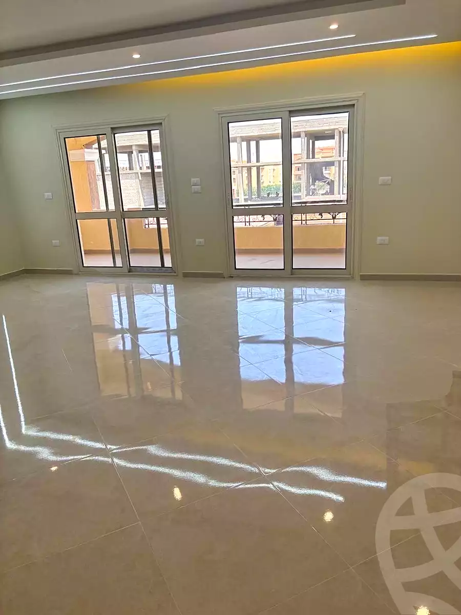 https://aqarmap.com.eg/ar/listing/7177930-for-sale-cairo-el-sheikh-zayed-city-compounds-el-khamayel