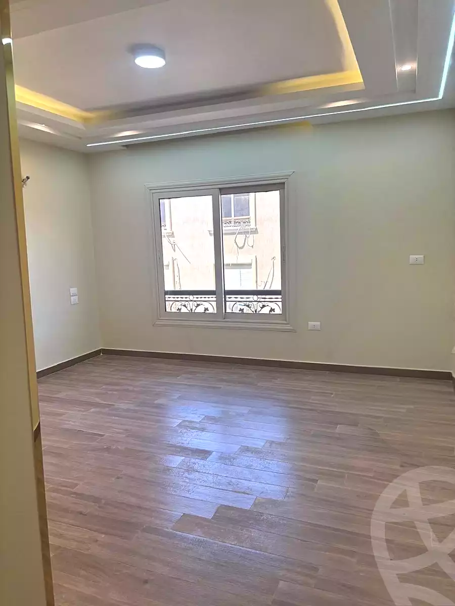 https://aqarmap.com.eg/ar/listing/7177930-for-sale-cairo-el-sheikh-zayed-city-compounds-el-khamayel