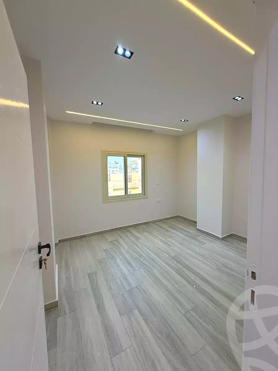 https://aqarmap.com.eg/ar/listing/7179523-for-sale-cairo-6th-of-october-el-ahyaa-neighborhood-3rd-al-hay-al-thalith-st