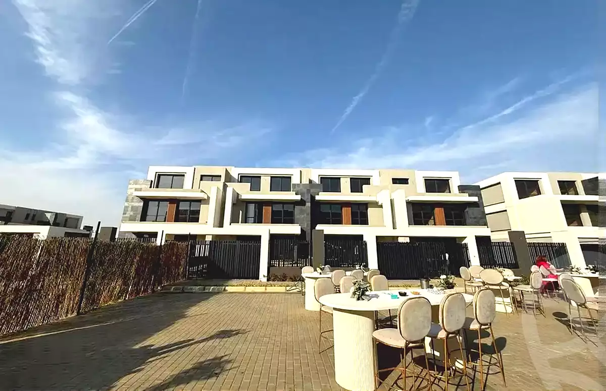 https://aqarmap.com.eg/ar/listing/7179903-for-sale-cairo-new-cairo-compounds-el-patio-town-compound-la-vista