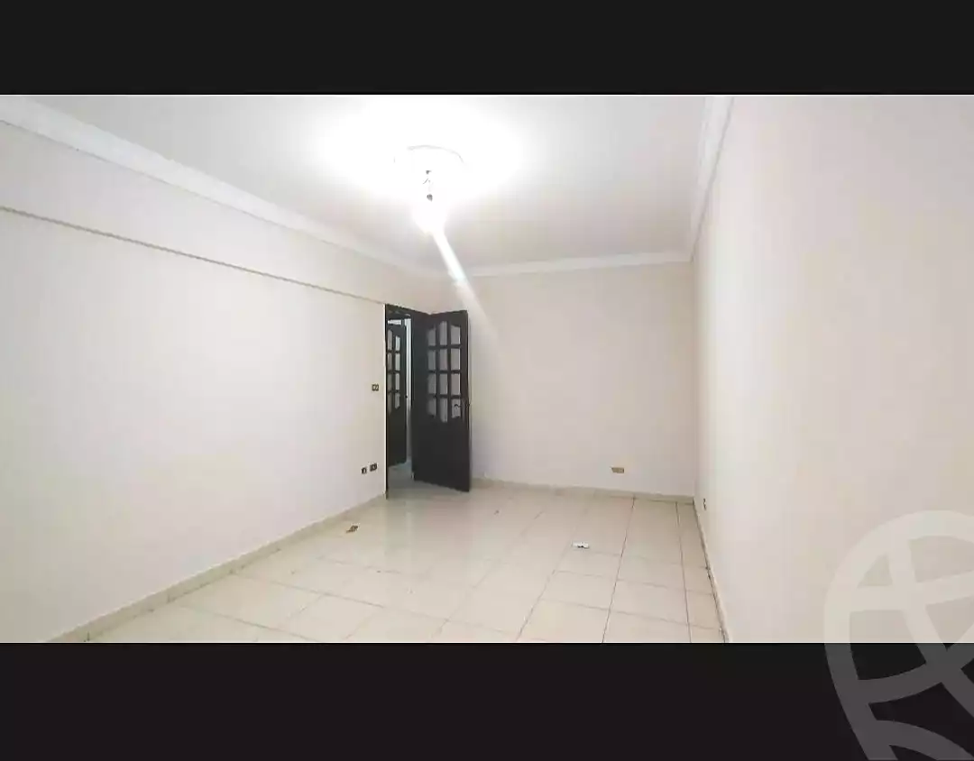 https://aqarmap.com.eg/ar/listing/7181042-for-rent-alexandria-moharram-bey
