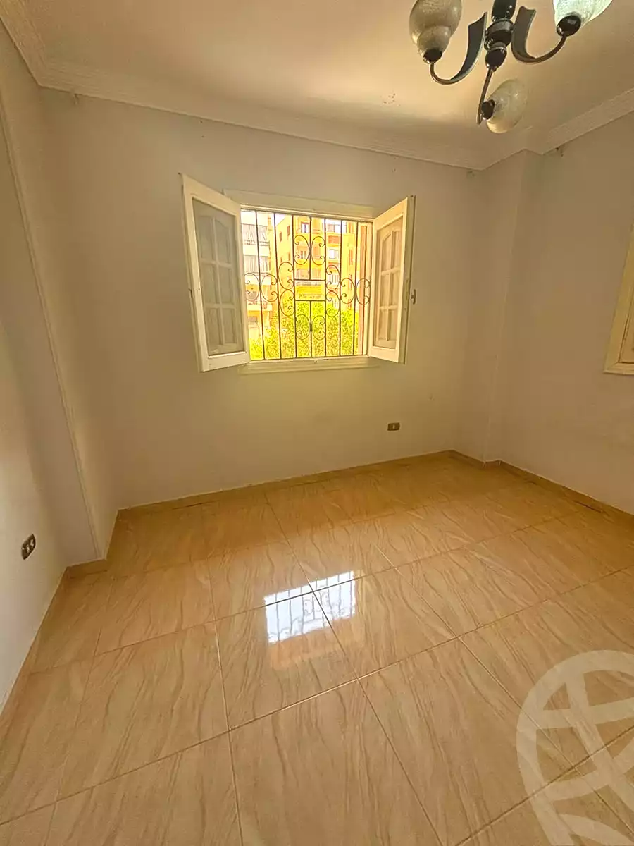 https://aqarmap.com.eg/ar/listing/7182041-for-sale-cairo-6th-of-october-el-ahyaa-neighborhood-1st-al-maahad
