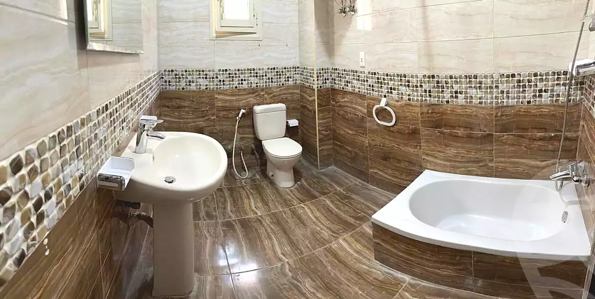 https://aqarmap.com.eg/ar/listing/7184708-for-rent-cairo-new-cairo-first-settlement-mhwr-mstfy-kml