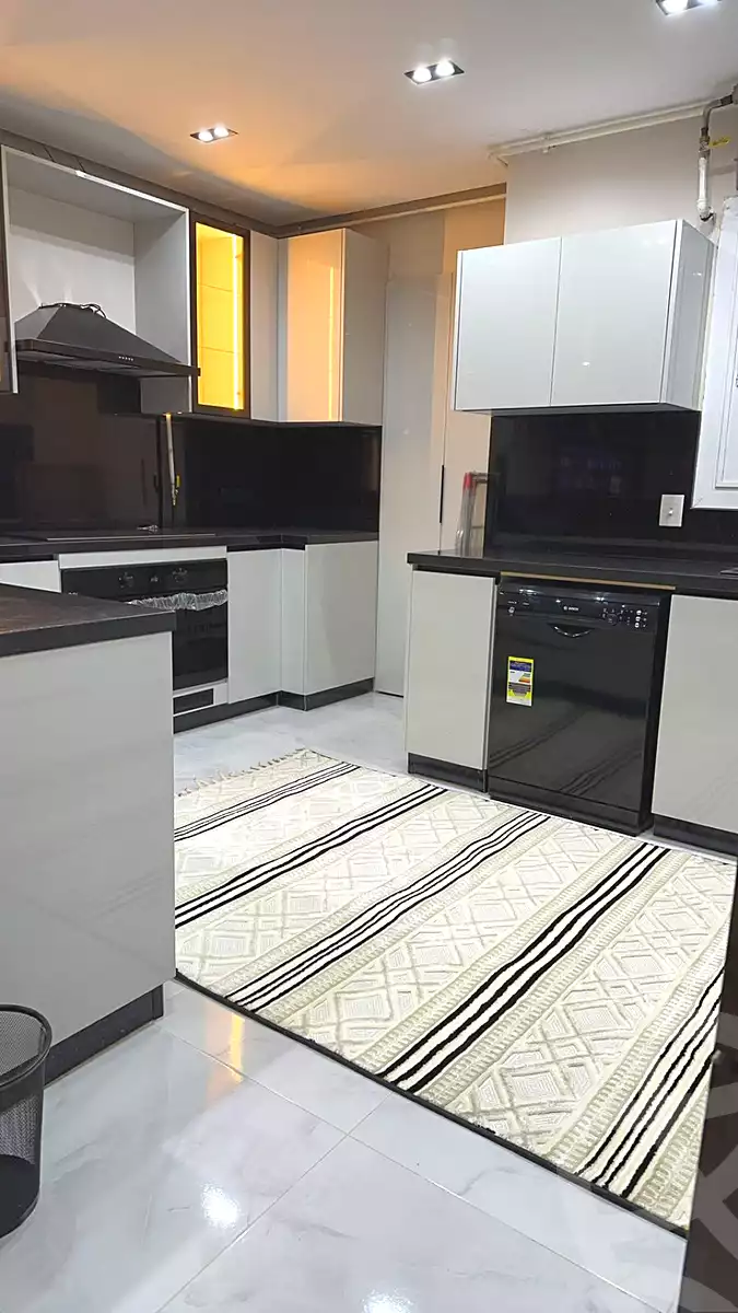 https://aqarmap.com.eg/en/listing/7184730-for-rent-cairo-new-cairo-compounds-hyde-park-business-district