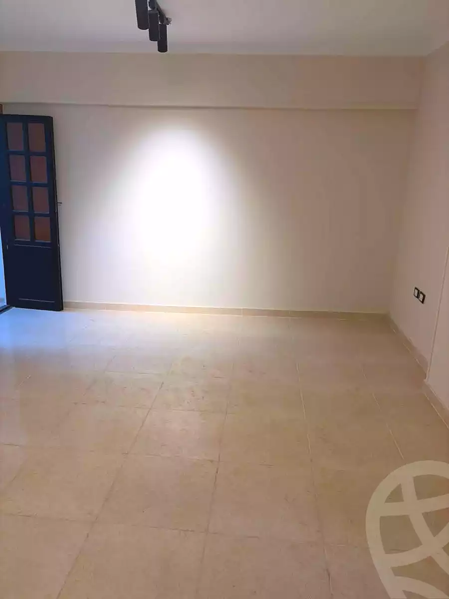 https://aqarmap.com.eg/ar/listing/7192188-for-sale-cairo-helwan-helwan-el-sharkeya-mostafa-safwat-st