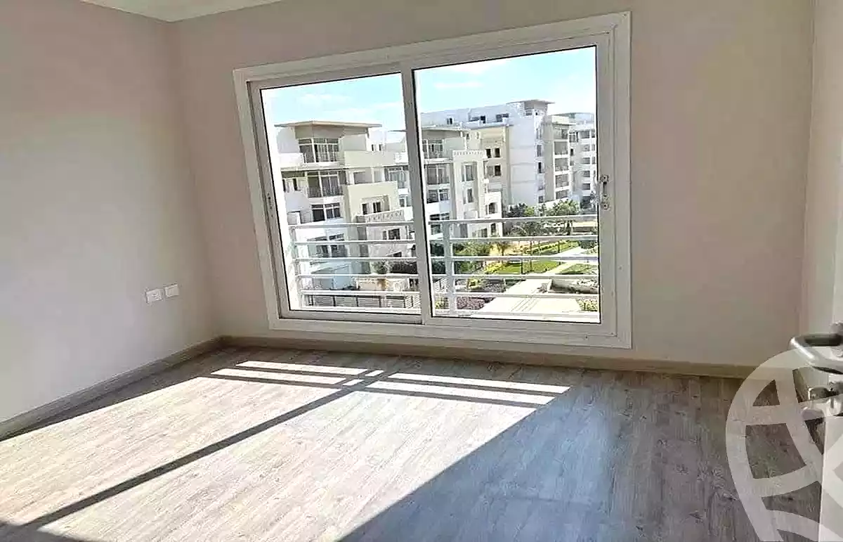 https://aqarmap.com.eg/ar/listing/7195341-for-sale-cairo-new-cairo-compounds-hyde-park-parkway-hyde-park-compound