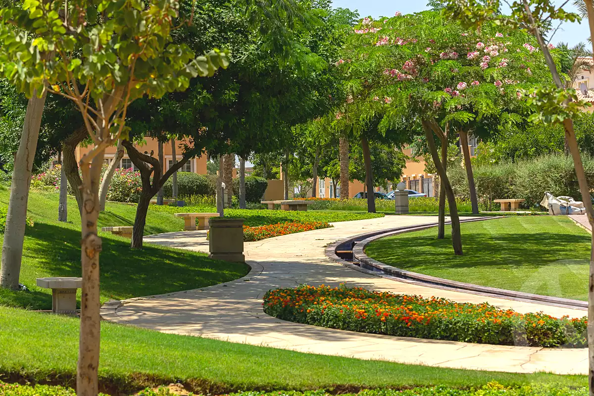 https://aqarmap.com.eg/ar/listing/7195341-for-sale-cairo-new-cairo-compounds-hyde-park-parkway-hyde-park-compound