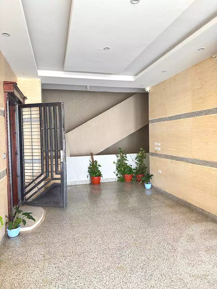 https://aqarmap.com.eg/en/listing/7196125-for-rent-cairo-el-sheikh-zayed-city-el-hay-elasher-street-100