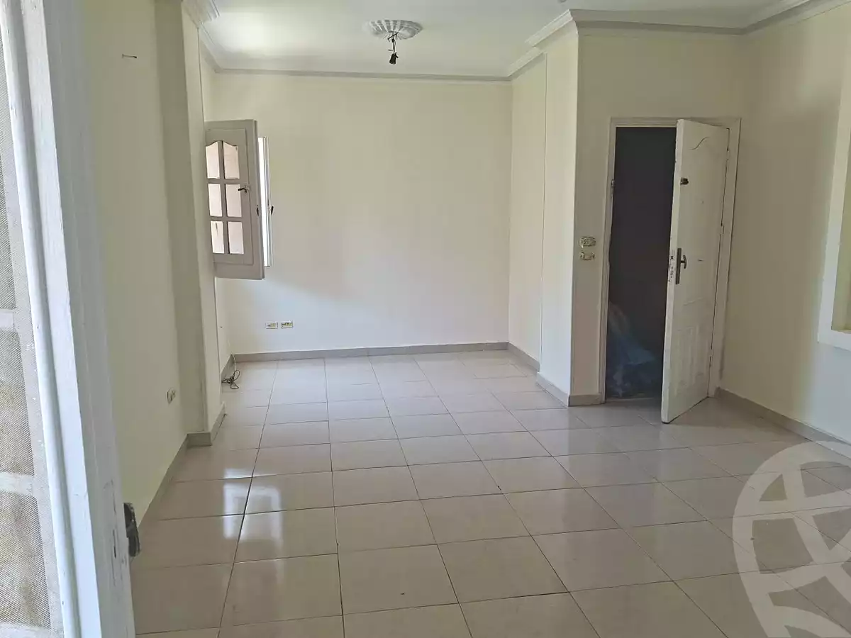 https://aqarmap.com.eg/ar/listing/7202271-for-sale-cairo-6th-of-october-el-ahyaa-neighborhood-3rd-al-hay-al-thalith-st