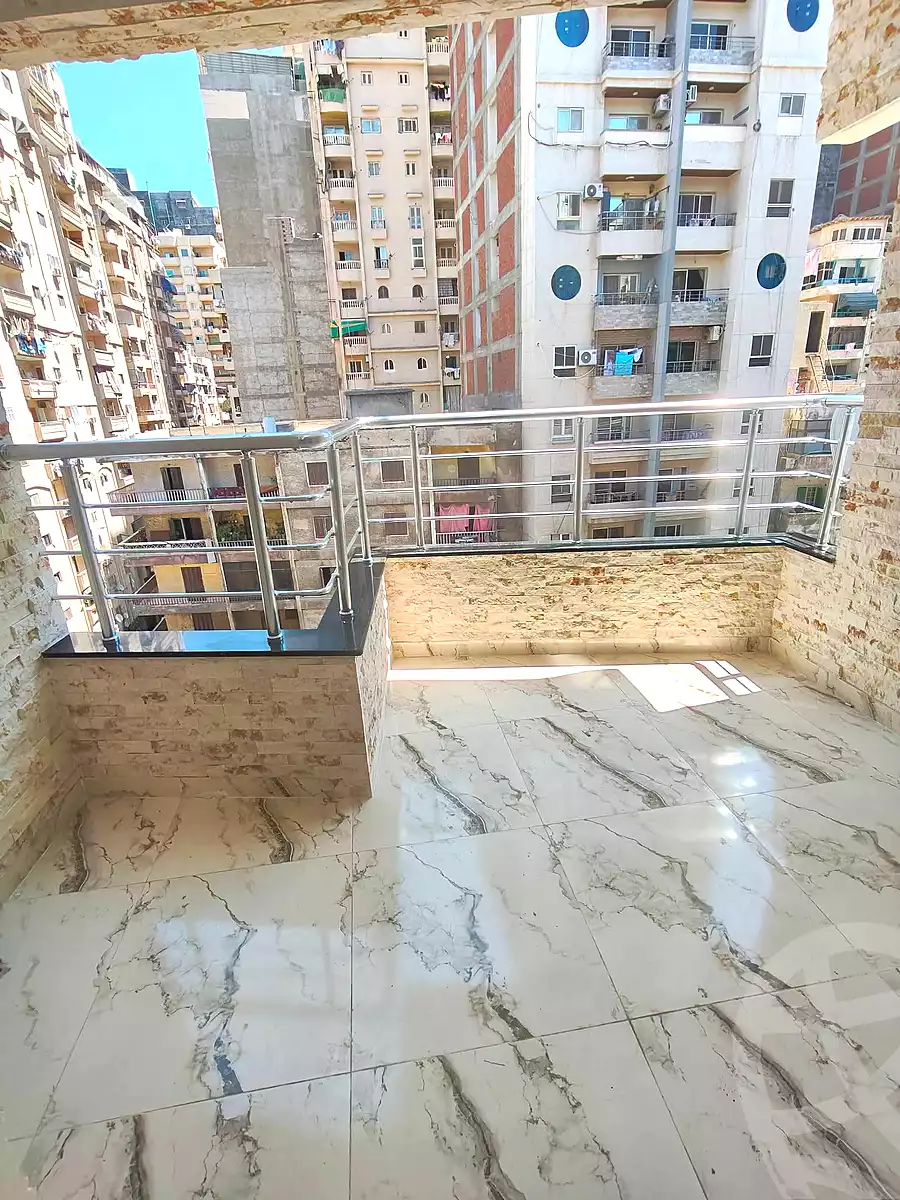 https://aqarmap.com.eg/ar/listing/7202401-for-sale-alexandria-sydy-bshr-sydy-bshr-bhry-shr-mhmwd-l-yswy