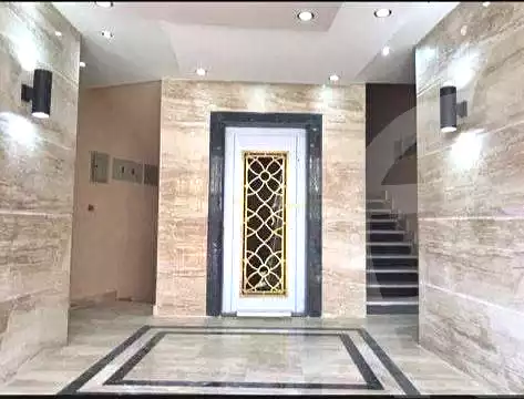 دوبلكس بـ٧ غرف نوم في الدفاع الوطني، صورة ١٥ من ١٥