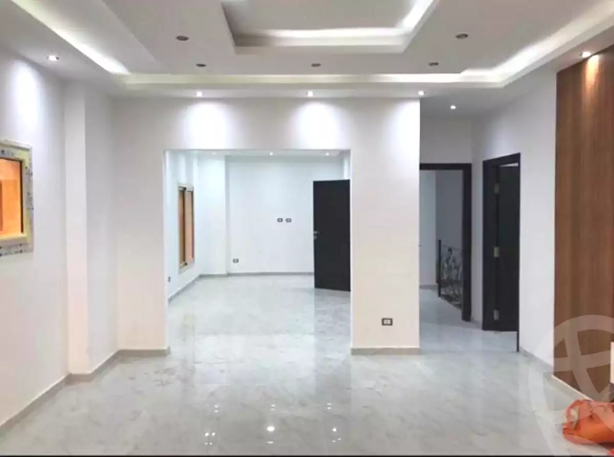 دوبلكس بـ٧ غرف نوم في الدفاع الوطني، صورة ١١ من ١٥
