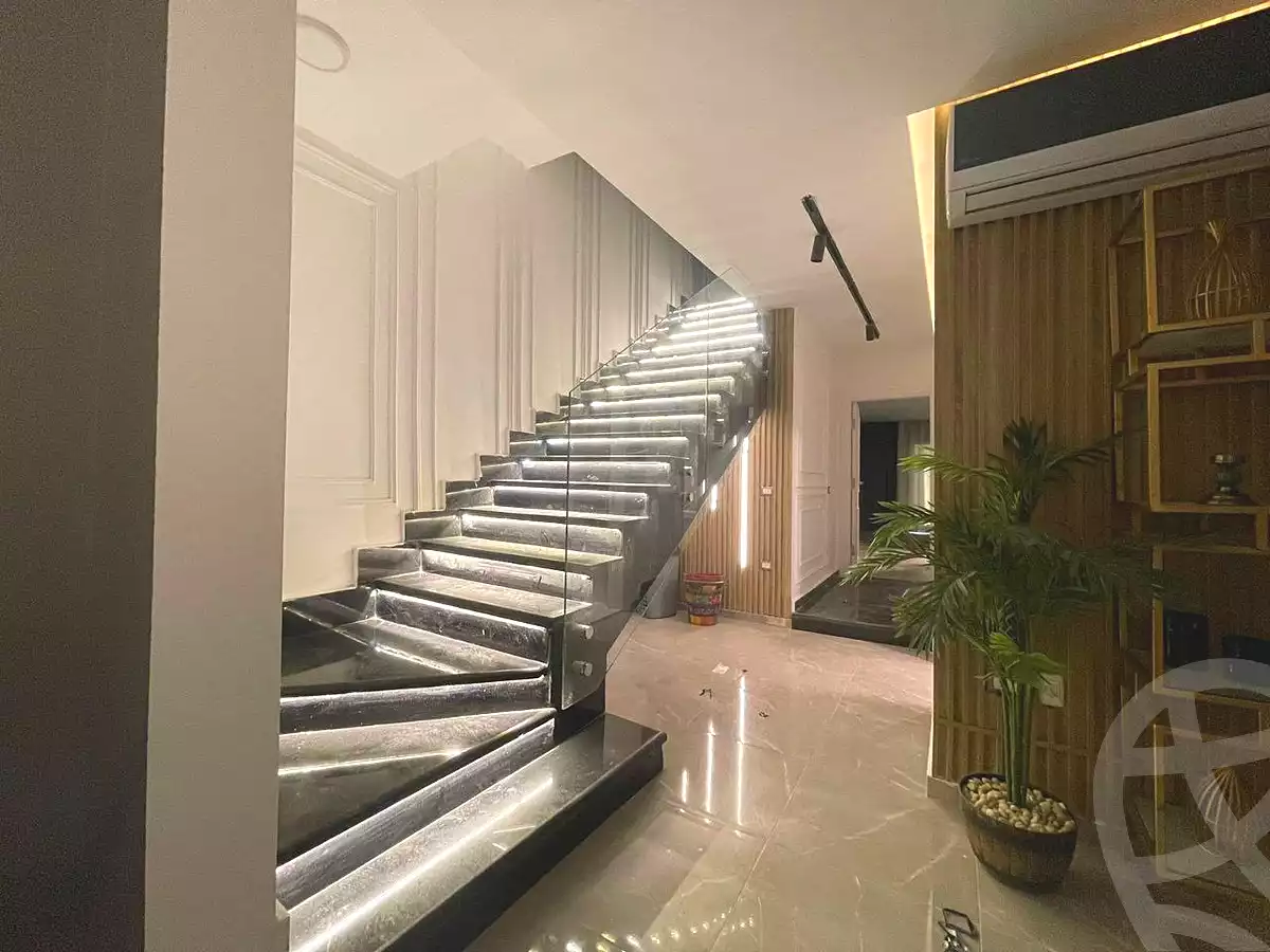 https://aqarmap.com.eg/en/listing/7204579-for-sale-cairo-new-cairo-compounds-mountain-view-hyde-park