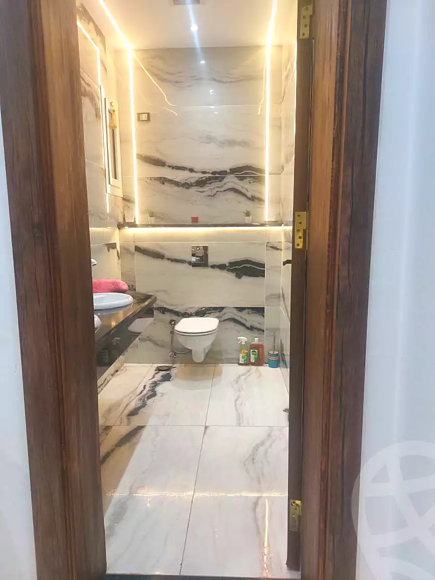 فيلا بـ٦ غرف نوم في ايفر، صورة ٤ من ١٣
