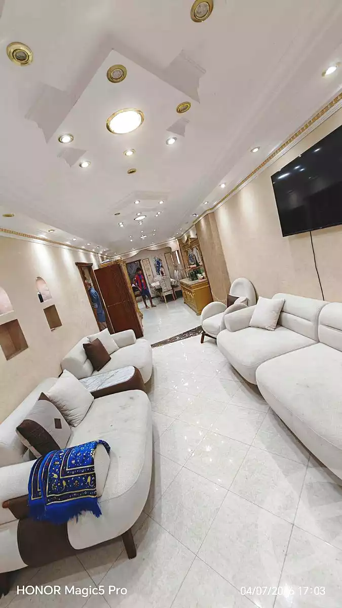 https://aqarmap.com.eg/ar/listing/7205974-for-sale-cairo-helwan-helwan-el-sharkeya-mostafa-safwat-st