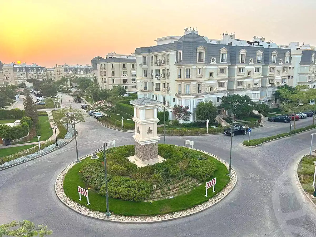 https://aqarmap.com.eg/ar/listing/7207662-for-sale-cairo-new-cairo-compounds-mountain-view-hyde-park