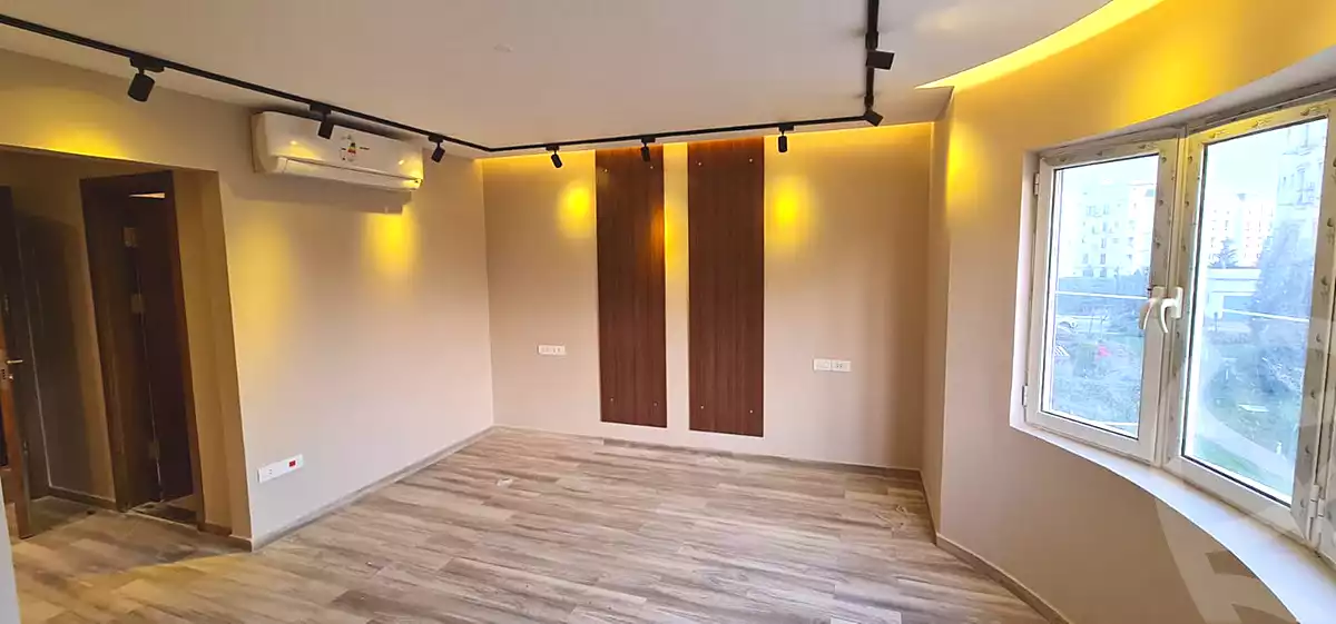 https://aqarmap.com.eg/en/listing/7209054-for-sale-cairo-new-cairo-compounds-mountain-view-hyde-park