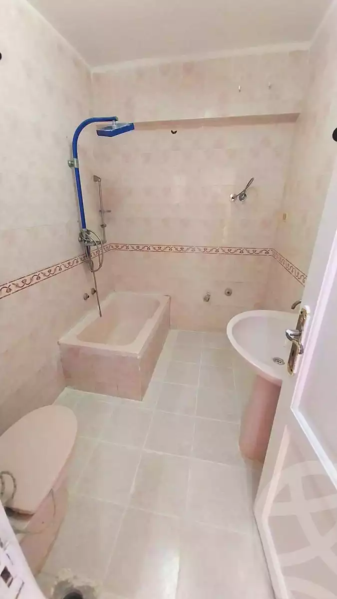 https://aqarmap.com.eg/en/listing/7210081-for-sale-alexandria-al-agamy-shataa-el-nakheel