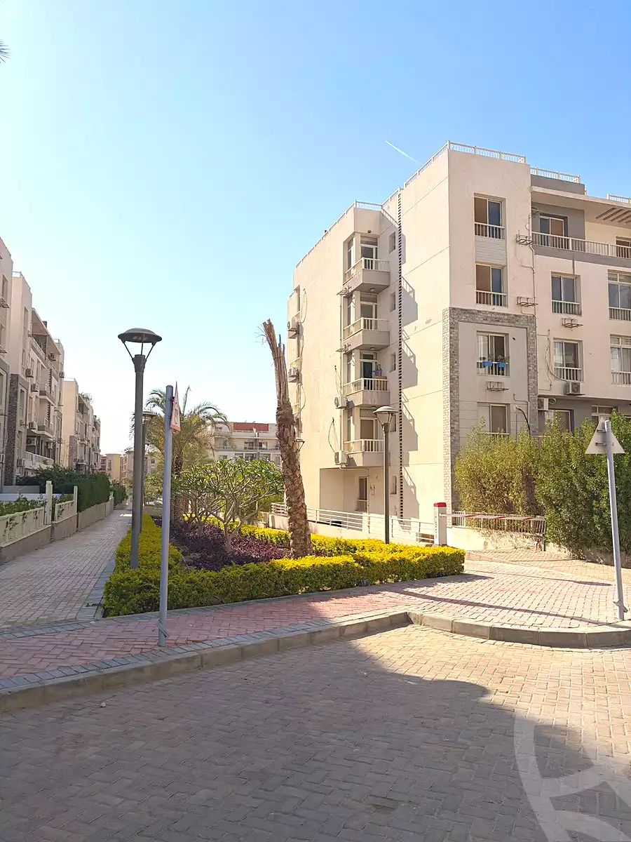 https://aqarmap.com.eg/en/listing/7210398-for-sale-cairo-new-cairo-compounds-jyd