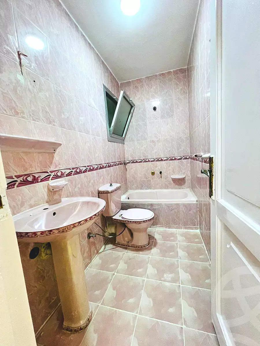 https://aqarmap.com.eg/ar/listing/7211981-for-sale-alexandria-al-agamy-shataa-el-nakheel-street-2