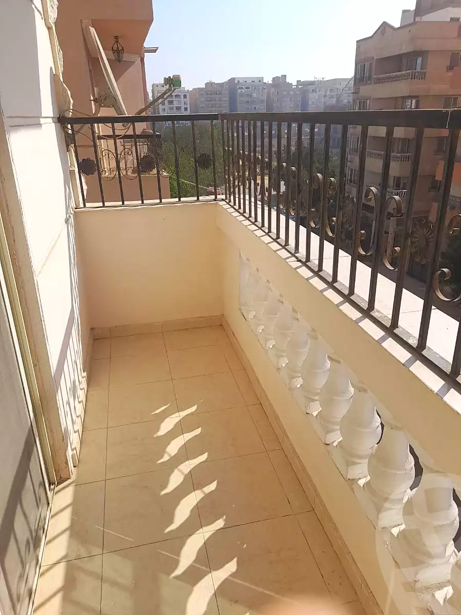 https://aqarmap.com.eg/ar/listing/7212952-for-sale-cairo-6th-of-october-el-ahyaa-neighborhood-2nd-divided-from-al-kafrawei-st