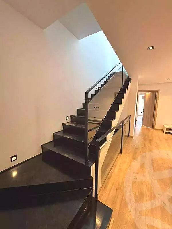 https://aqarmap.com.eg/en/listing/7212991-for-sale-cairo-new-cairo-compounds-hyde-park-centre-ville-hyde-park