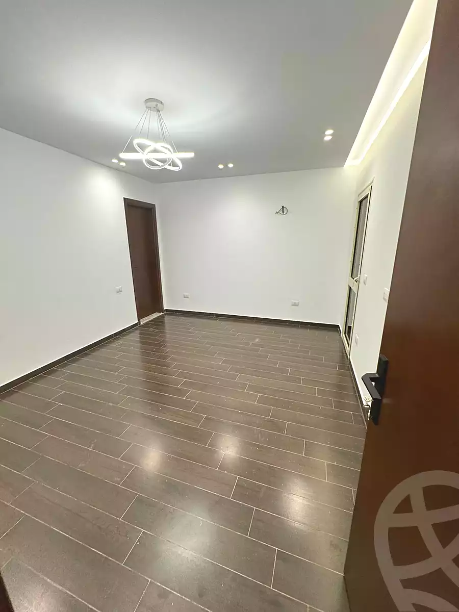 https://aqarmap.com.eg/ar/listing/7213175-for-sale-cairo-el-sheikh-zayed-city-compounds-el-khamayel