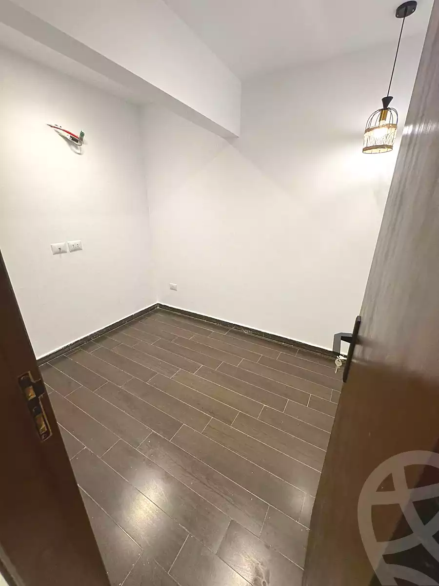 https://aqarmap.com.eg/ar/listing/7213175-for-sale-cairo-el-sheikh-zayed-city-compounds-el-khamayel