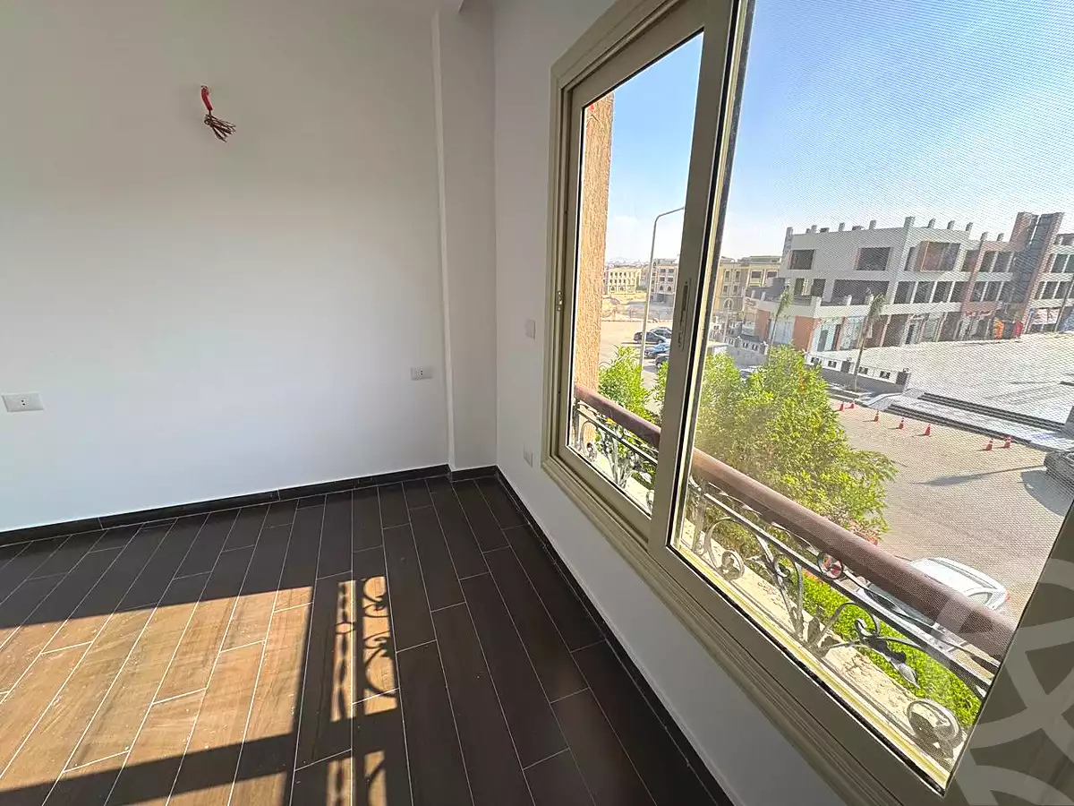 https://aqarmap.com.eg/ar/listing/7213175-for-sale-cairo-el-sheikh-zayed-city-compounds-el-khamayel