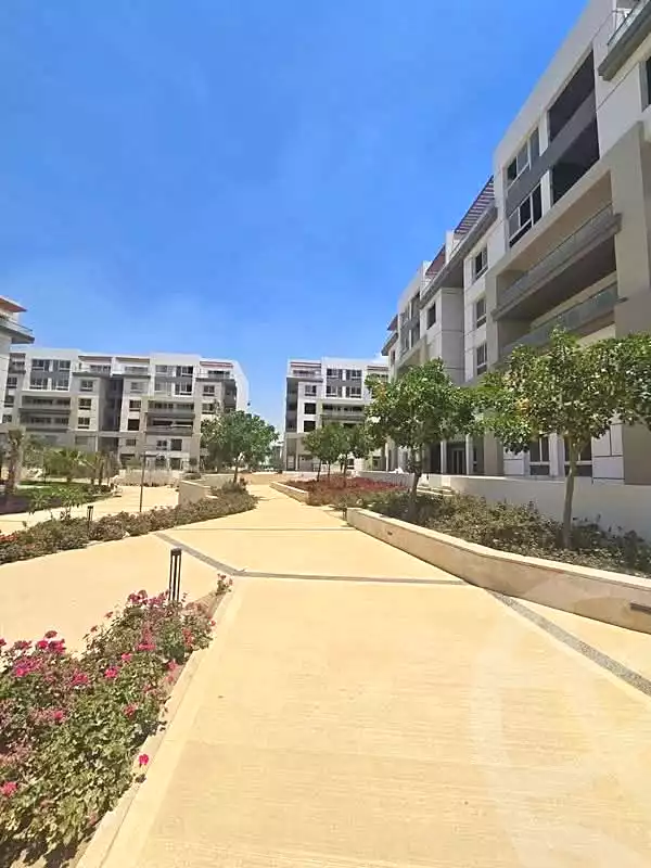 https://aqarmap.com.eg/en/listing/7213044-for-sale-cairo-new-cairo-compounds-hyde-park-parkway-hyde-park-compound