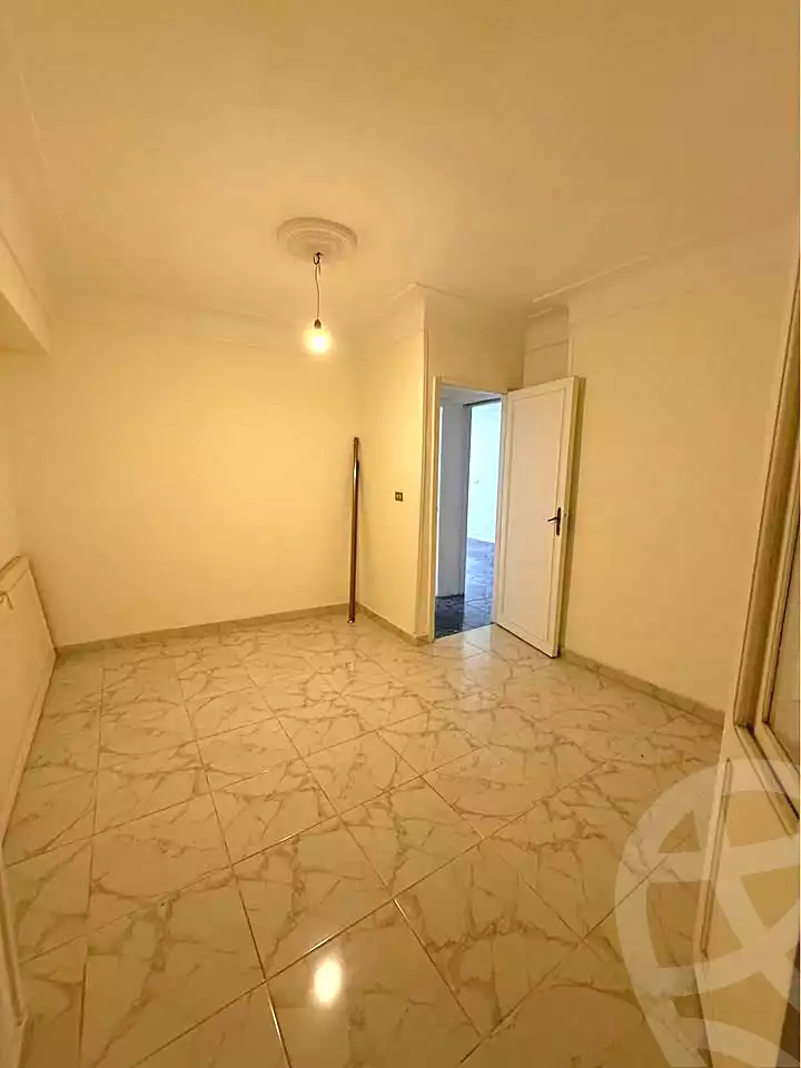 https://aqarmap.com.eg/ar/listing/7214077-for-sale-alexandria-sydy-bshr-sydy-bshr-bhry-abd-el-salam-aref-st
