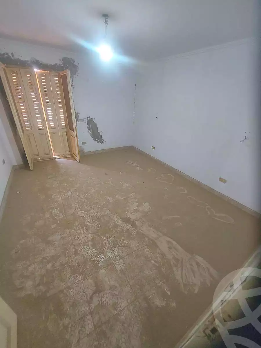 https://aqarmap.com.eg/ar/listing/7215300-for-sale-cairo-helwan-el-shareaa-el-sharby-st