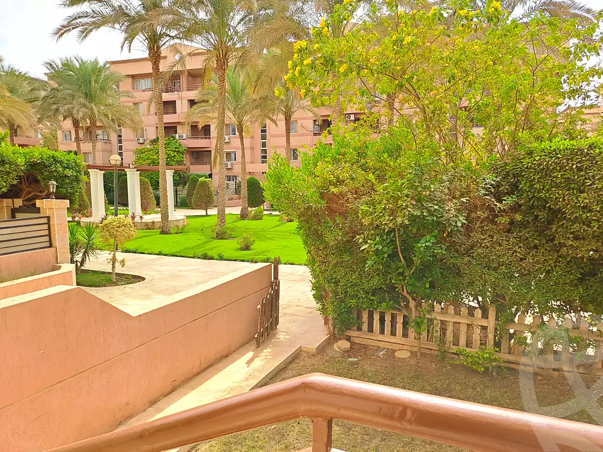 https://aqarmap.com.eg/ar/listing/7218605-for-sale-cairo-new-cairo-lrhb-city-phase-4-mohammed-farid-st
