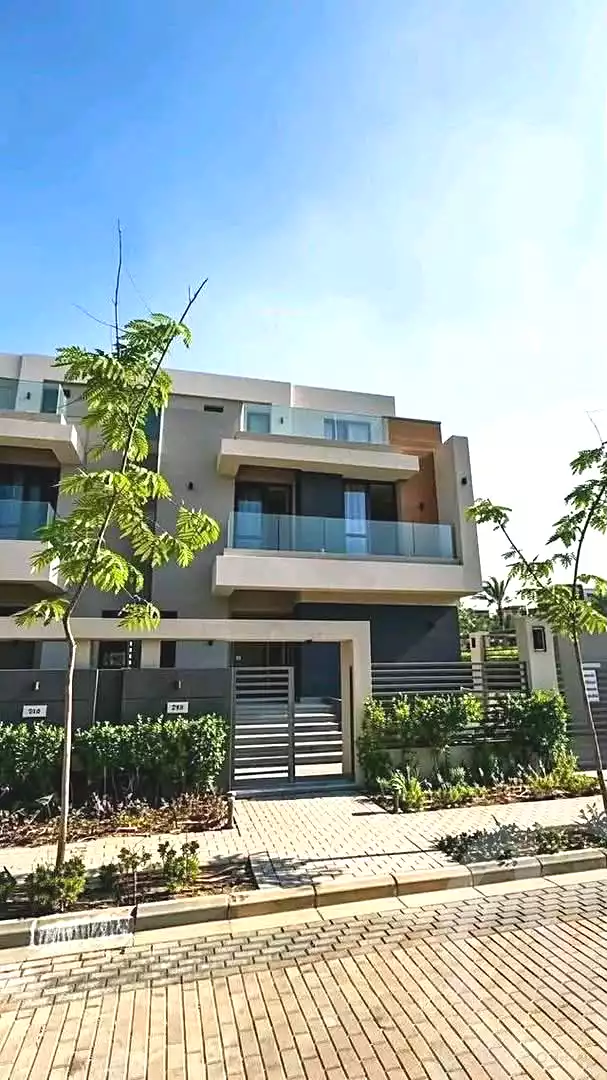 https://aqarmap.com.eg/en/listing/7218784-for-sale-cairo-new-cairo-compounds-el-patio-town-compound-la-vista