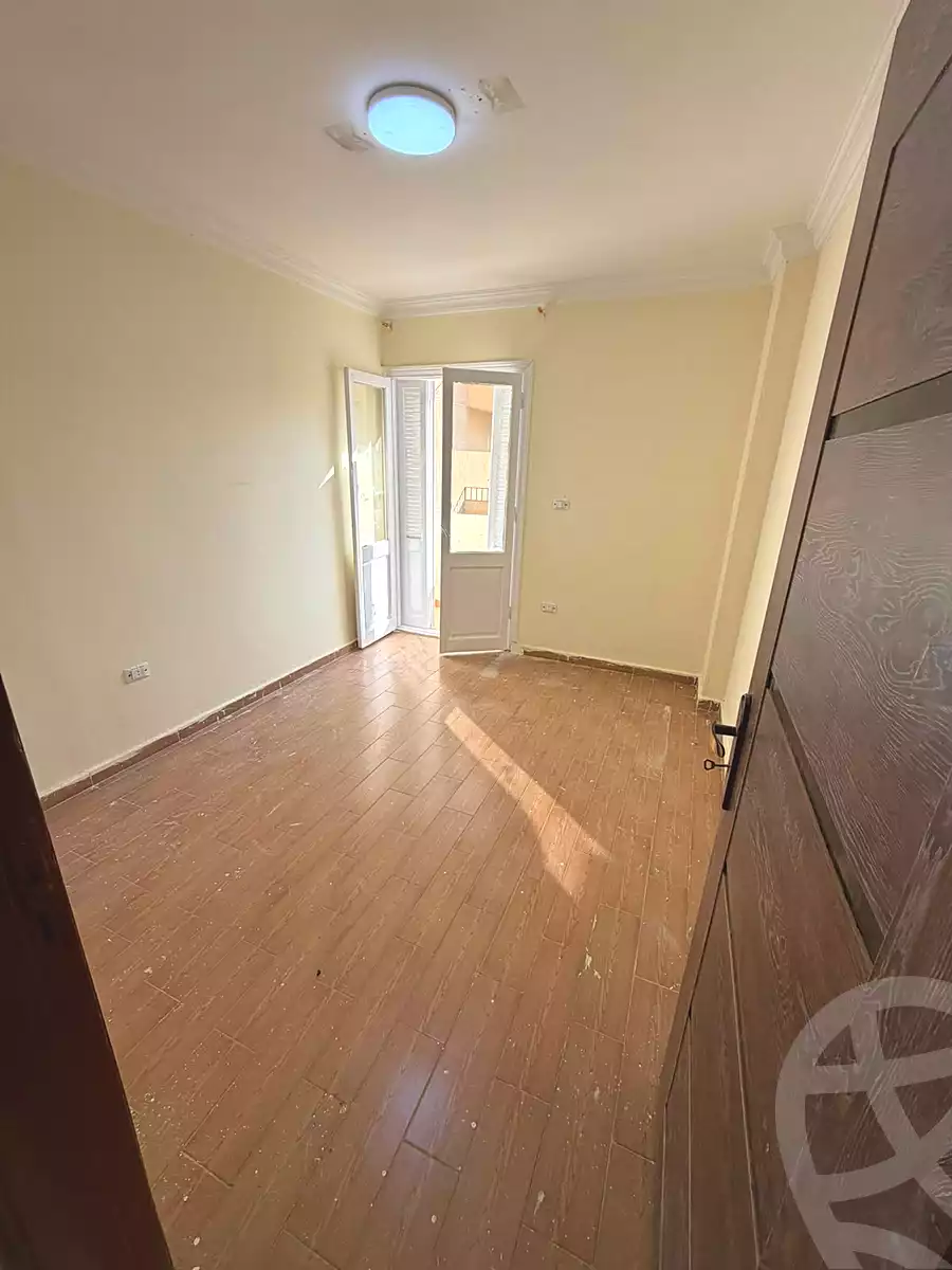 https://aqarmap.com.eg/ar/listing/7219557-for-sale-cairo-6th-of-october-el-ahyaa-neighborhood-2nd-divided-from-al-kafrawei-st