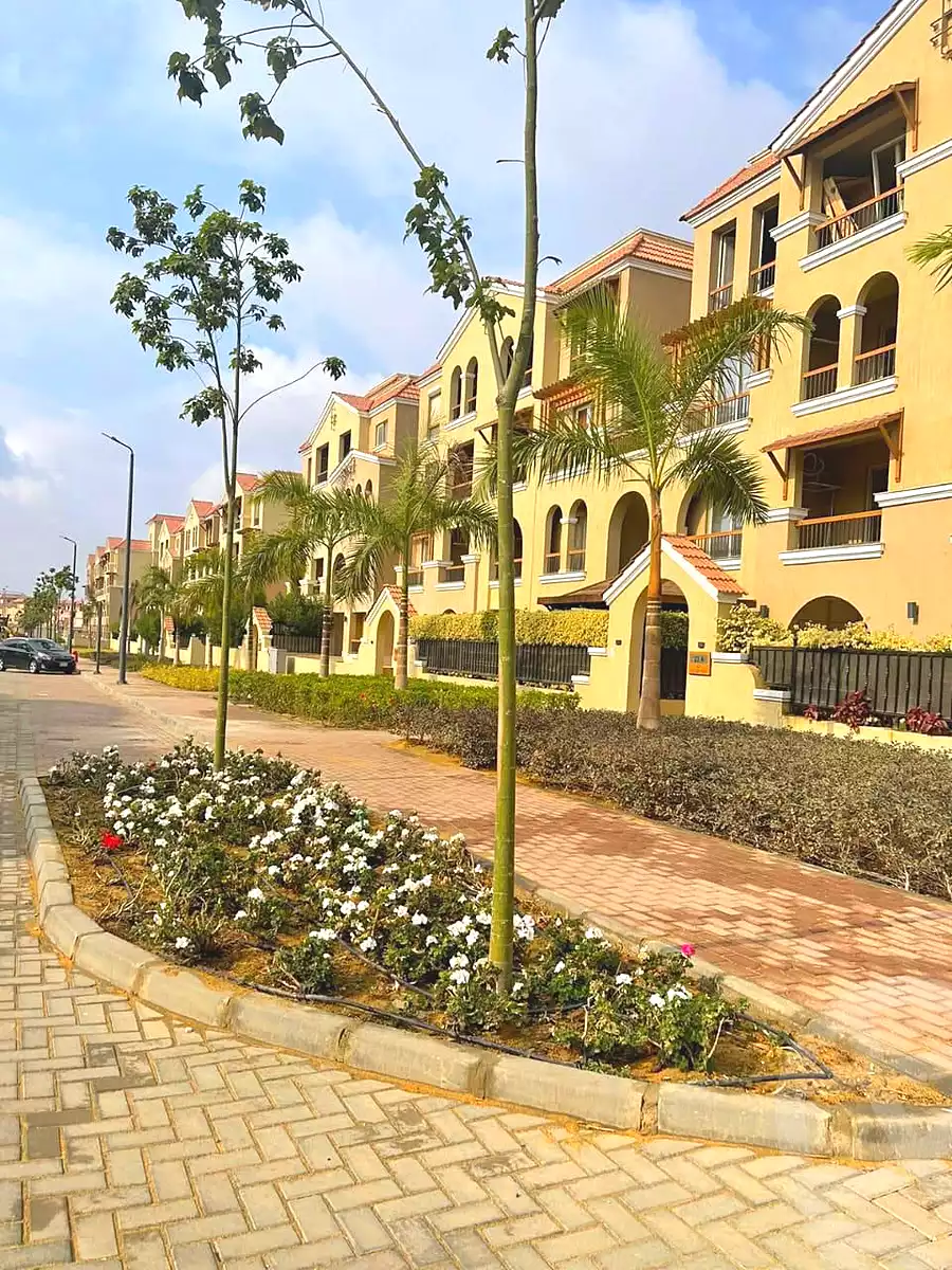 https://aqarmap.com.eg/ar/listing/7222671-for-sale-cairo-el-shorouk-compounds-yfy-ryzydns