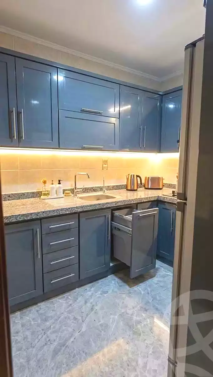 https://aqarmap.com.eg/ar/listing/7222763-for-sale-cairo-helwan-ahmed-enci-st